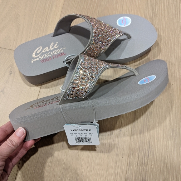 Sketchers tan platform sparkle sandals - Picture 6 of 8